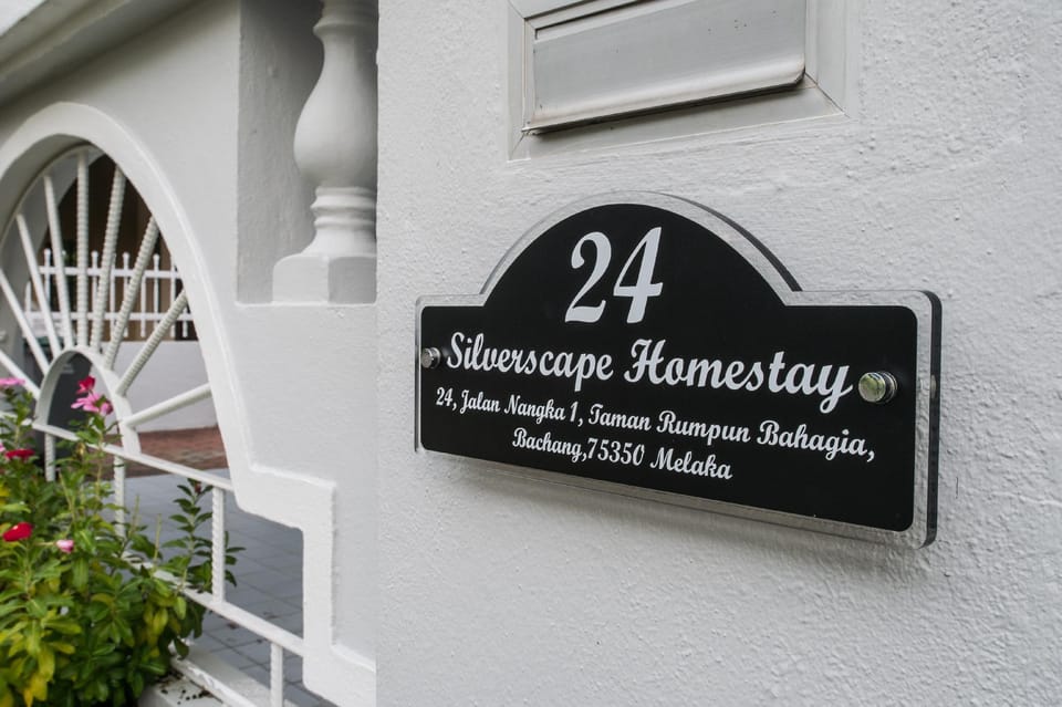 4 Bedrooms Semi-D Homestay Bachang Vacation rental in Malacca