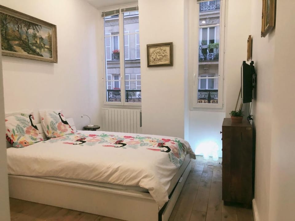 Midnight Paris Apartment in Paris