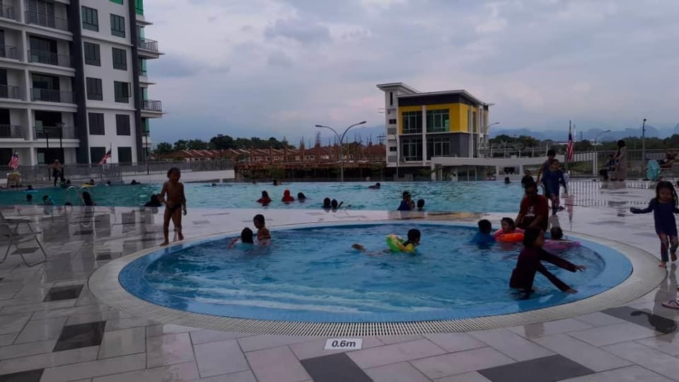 Casa As SYakirin @Meru, Ipoh wt poolview near MAPS Apartment in Ipoh