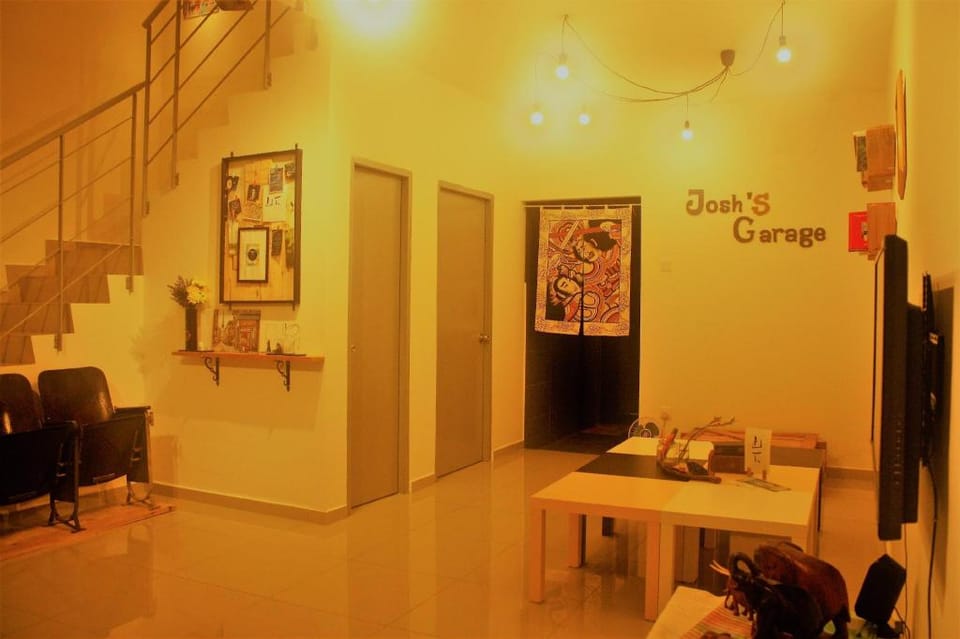 Josh's Garage 1.0 Lost World Tambun for 8-12pax Vacation rental in Ipoh