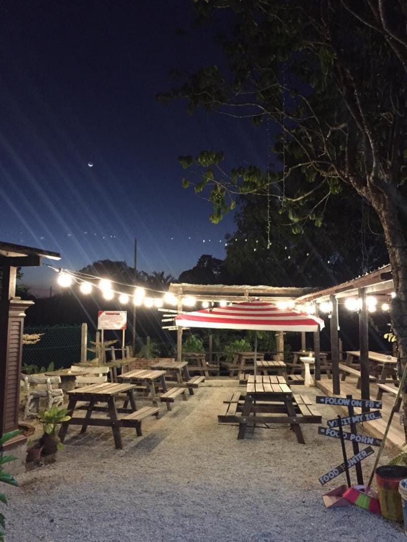 Penginapan FAZ tepi sungai Vacation rental in Terengganu, Malaysia