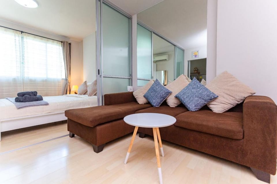 Cozy room Pool view FastInternet Easy to Patong Apartment in Kathu