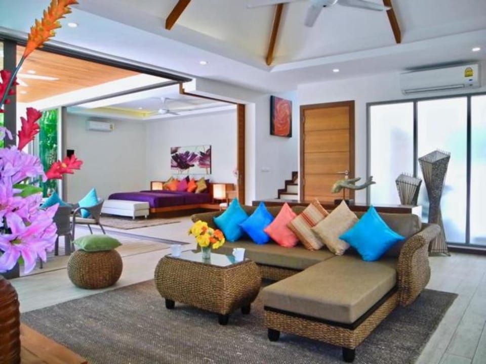 Pool Villa Rawai : Peaceful 3 Bedrooms Property Villa in Rawai