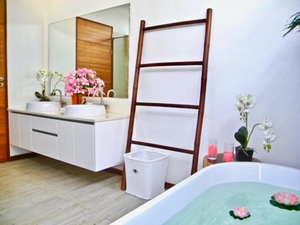 Pool Villa Rawai : Peaceful 3 Bedrooms Property Villa in Rawai