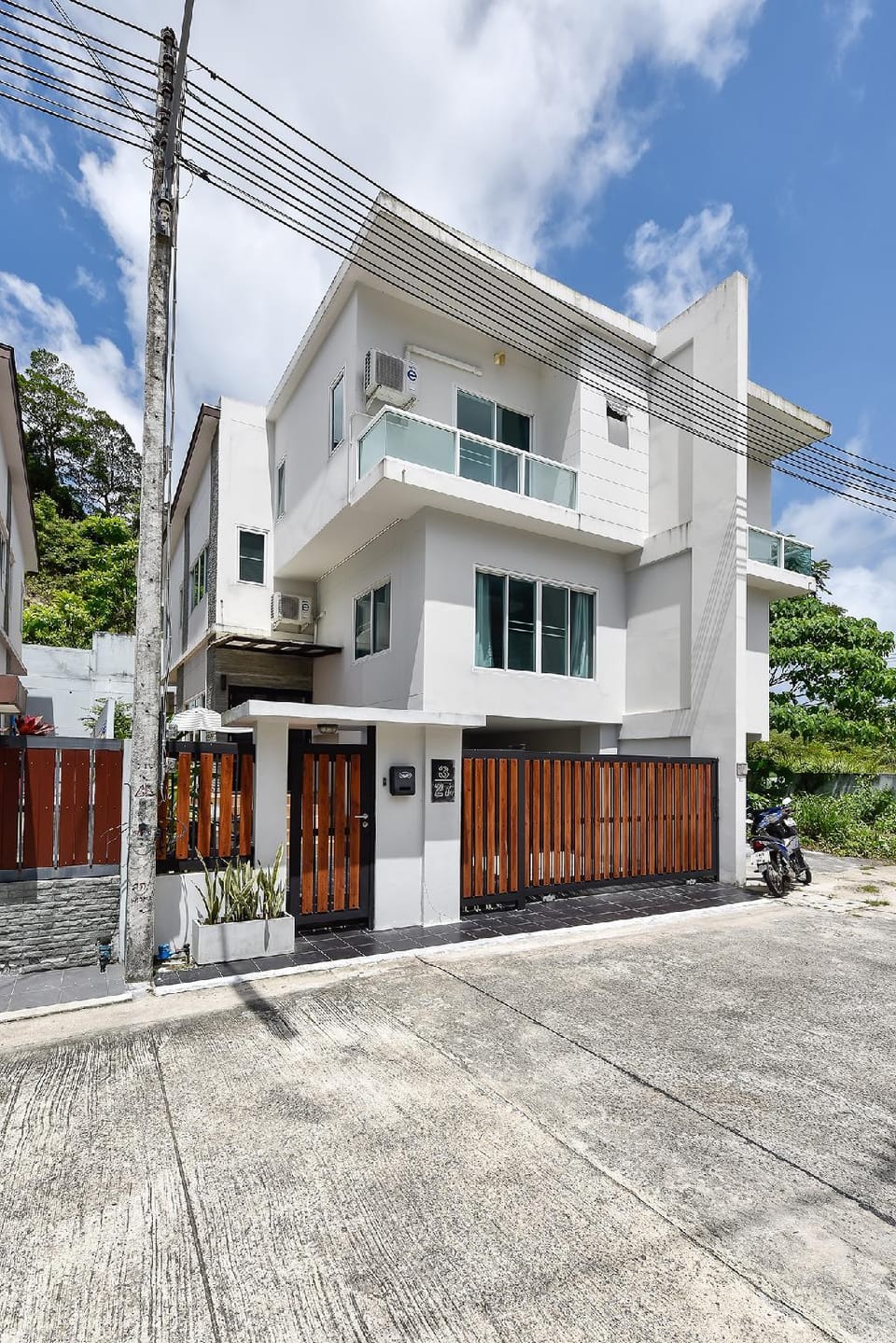 Tropical Style Home for Family on Patong Hill Apartment in Patong