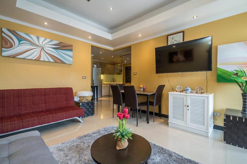 Patong Tower -prime location, 150m to beach, cafes Apartment in Patong