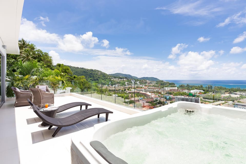 LUXURY SEAVIEW APARTMENT PRIVATE JACUZZI - 2CH- 5P Apartment in Rawai