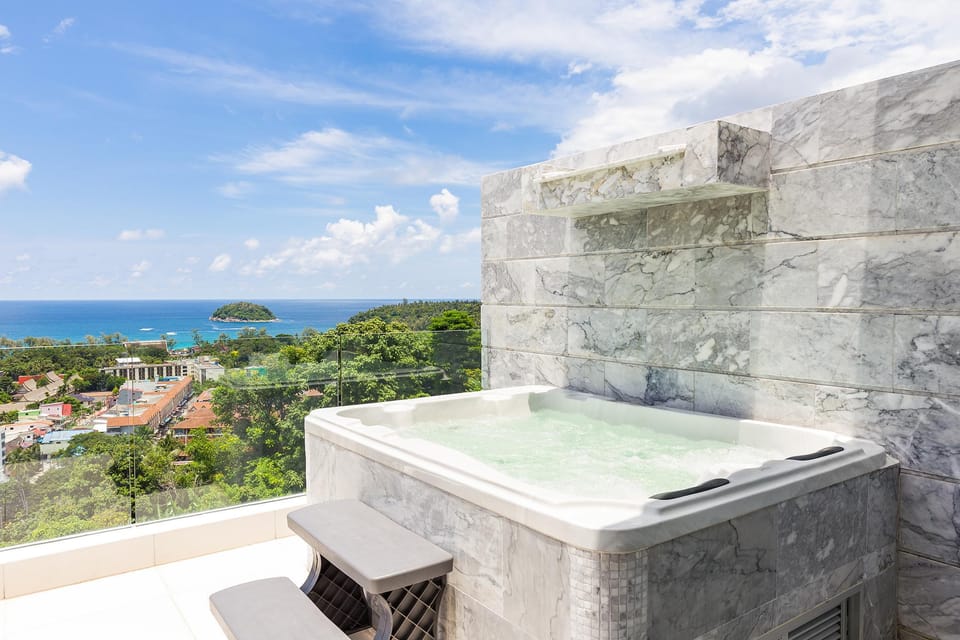 LUXURY SEAVIEW APARTMENT PRIVATE JACUZZI - 2CH- 5P Apartment in Rawai