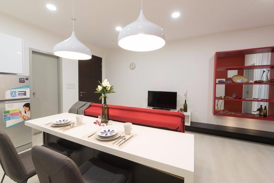 Straits Garden Suite (Cozy Red 1) Apartment in George Town