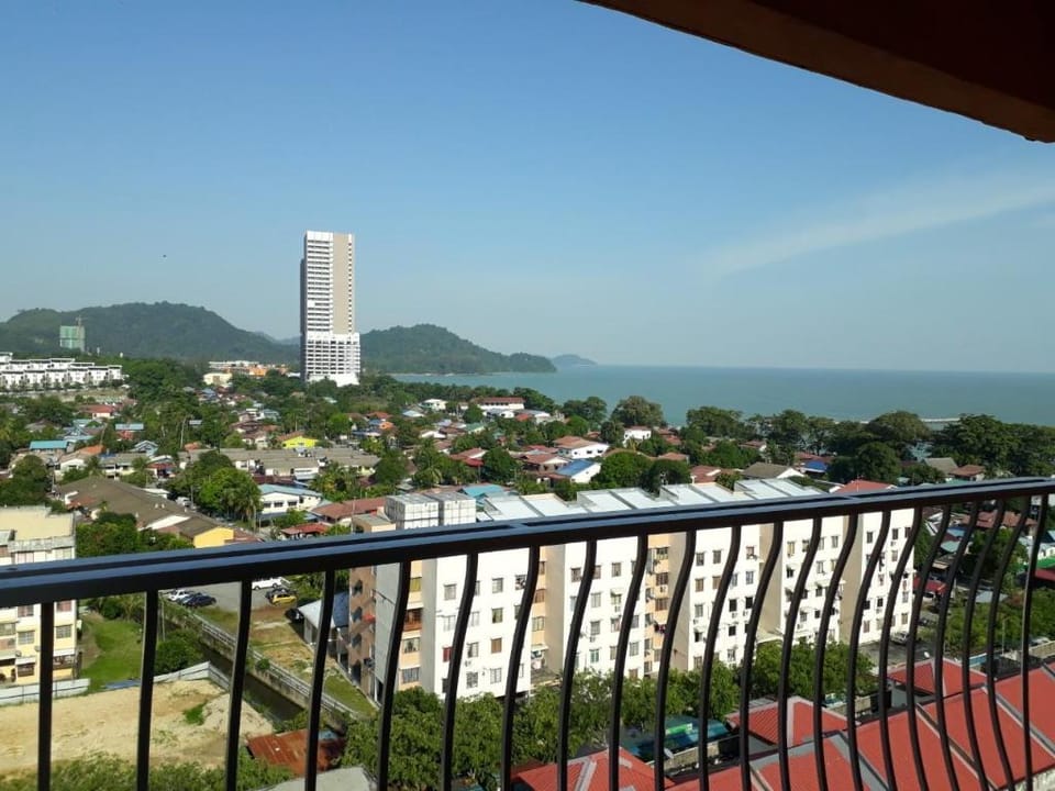 Coastside Homestay. Feel home while you're away.  Apartment in Bayan Lepas