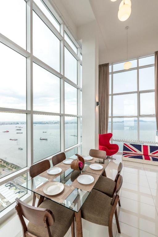 Maritime Luxury Suite (B) Apartment in George Town