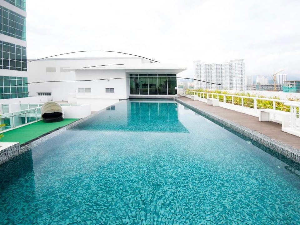 Maritime Luxury Suite (B) Apartment in George Town
