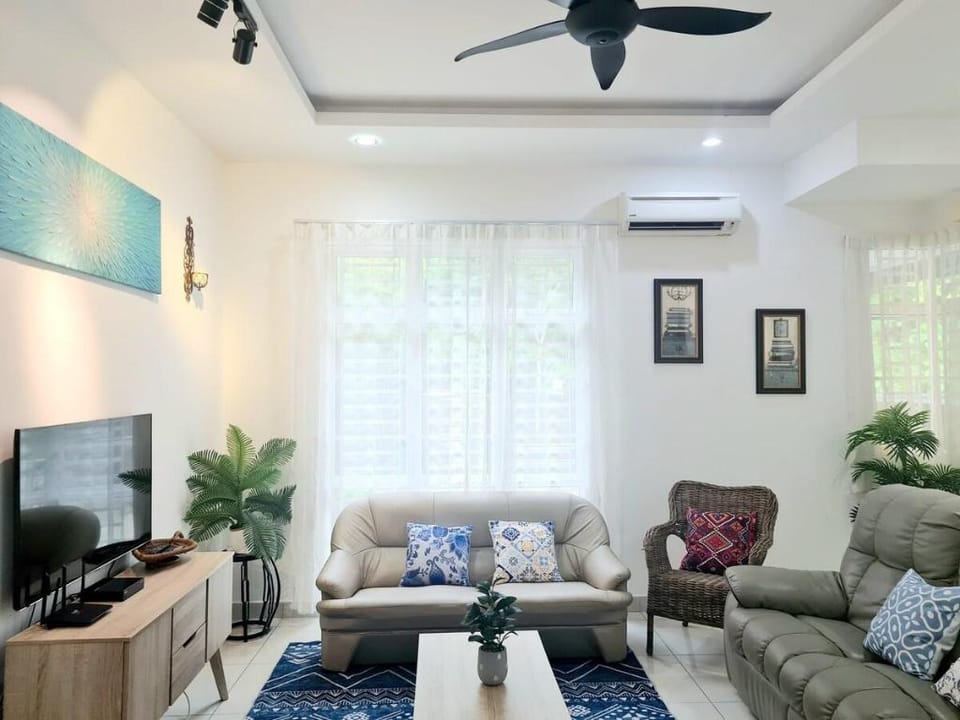 Ocean 25 海洋贰拾伍@Shamrock Beach 5BR 23 pax with Pool Vacation rental in Tanjung Bungah