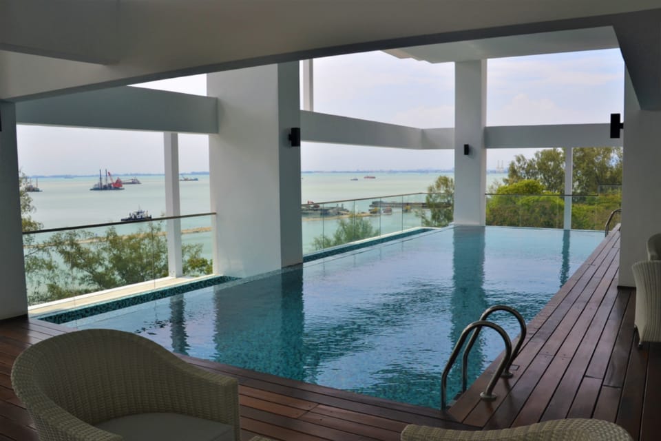 Maverick by ALV, 3BR Duplex Condo Apartment in George Town