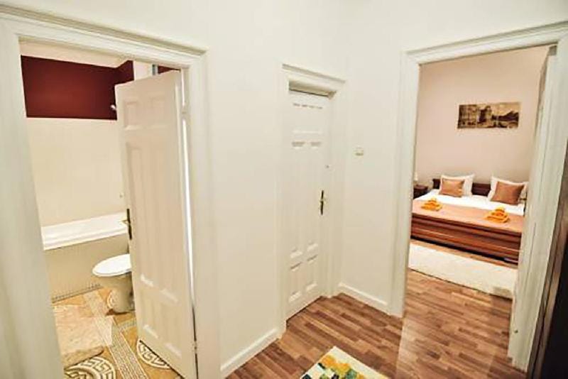 Queen Elisabeth Superior Two Bedroom Apartment Apartment in Bucharest