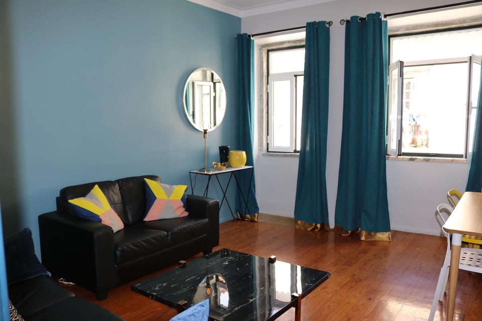 Historical Center, Bairro Alto-Chiado, 3 Bedrooms Apartment in Lisbon