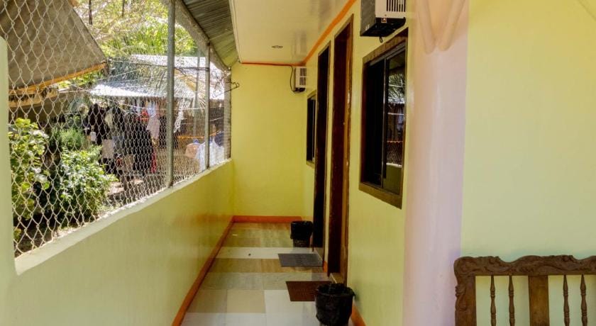 Alona J & J Tourist Inn Apartment in Panglao