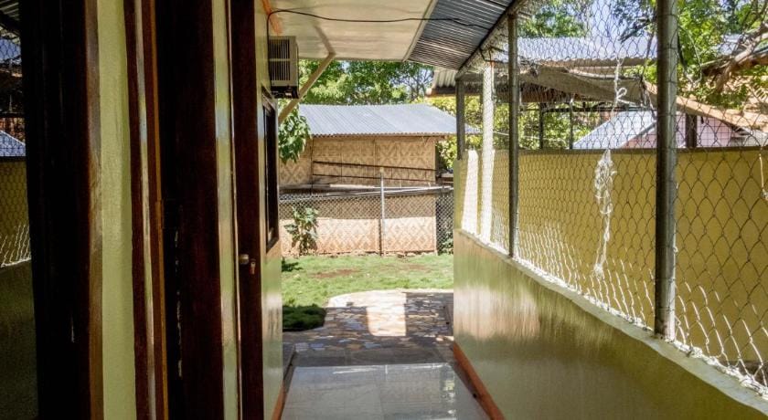 Alona J & J Tourist Inn Apartment in Panglao