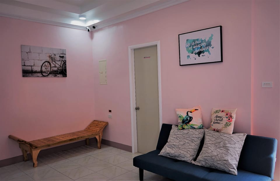 4 Pax Family Room  near Alona Beach Apartment in Panglao