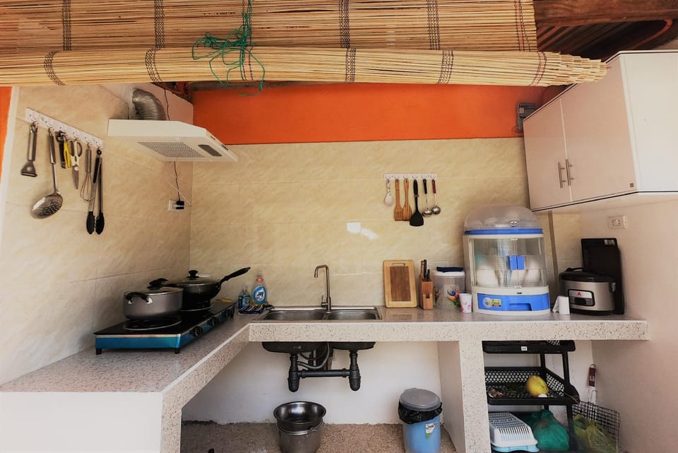 4-Backpackers' Mixed Dorm Near Alona Beach02 Apartment in Panglao