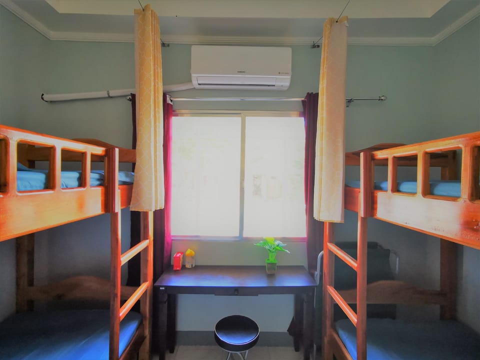 4-Backpackers' Mixed Dorm Near Alona Beach 01 Apartment in Panglao