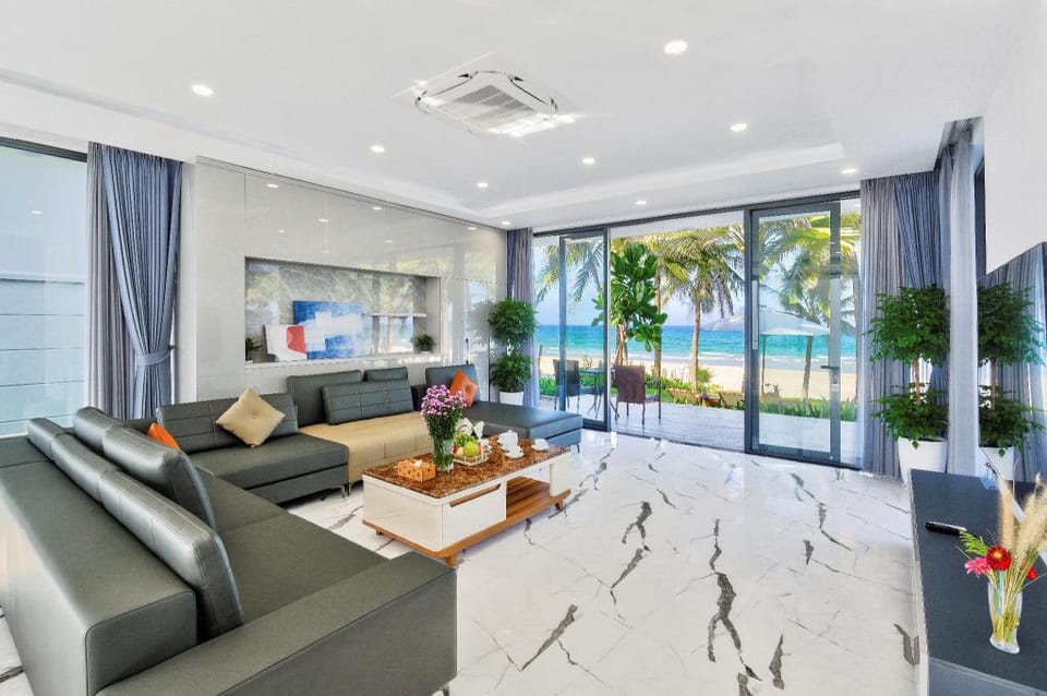 Villa 5 Bedrooms Beachfront - The Ocean Villas Villa in Hoa Hai
