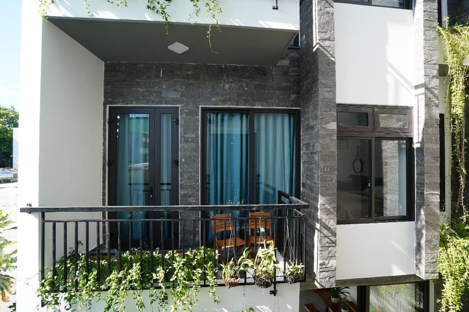 Balcony Studio 500m to BEACH-GARDEN-KOI FISH POND Apartment in Da Nang