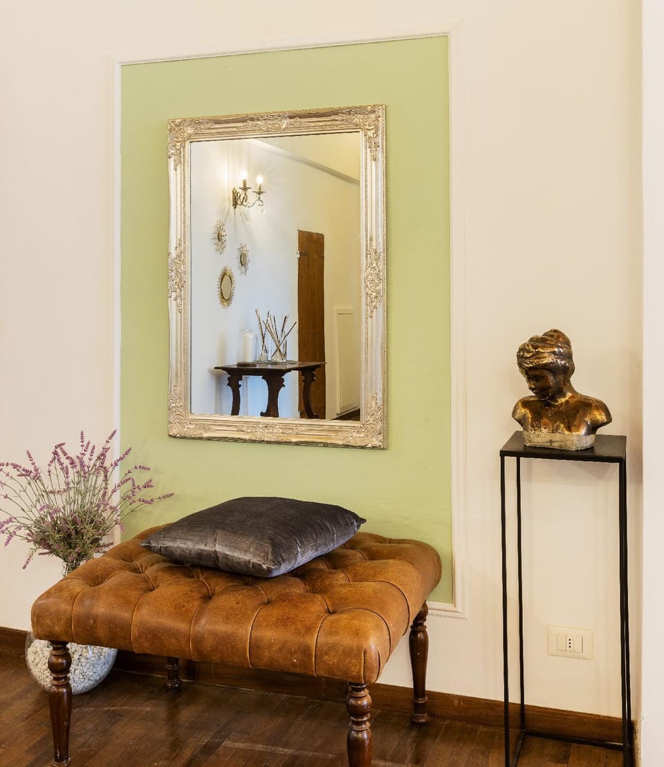 NEW - A Florence Palace - 4 bedroom apartment, AC Apartment in Florence