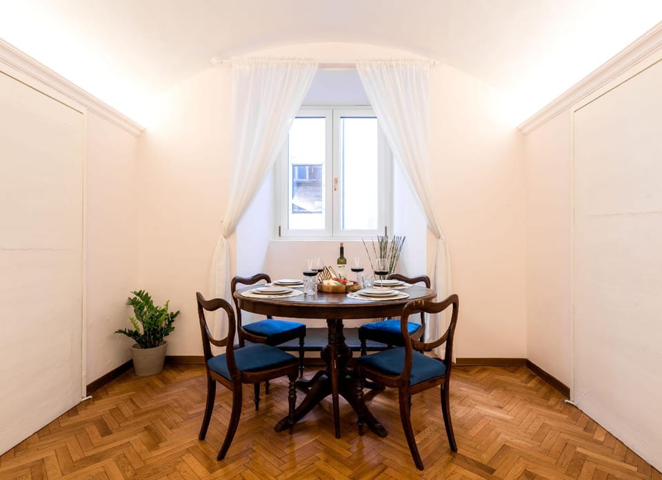 Historic Apt w Kitchen & Washer - Walk Everywhere! Apartment in Florence