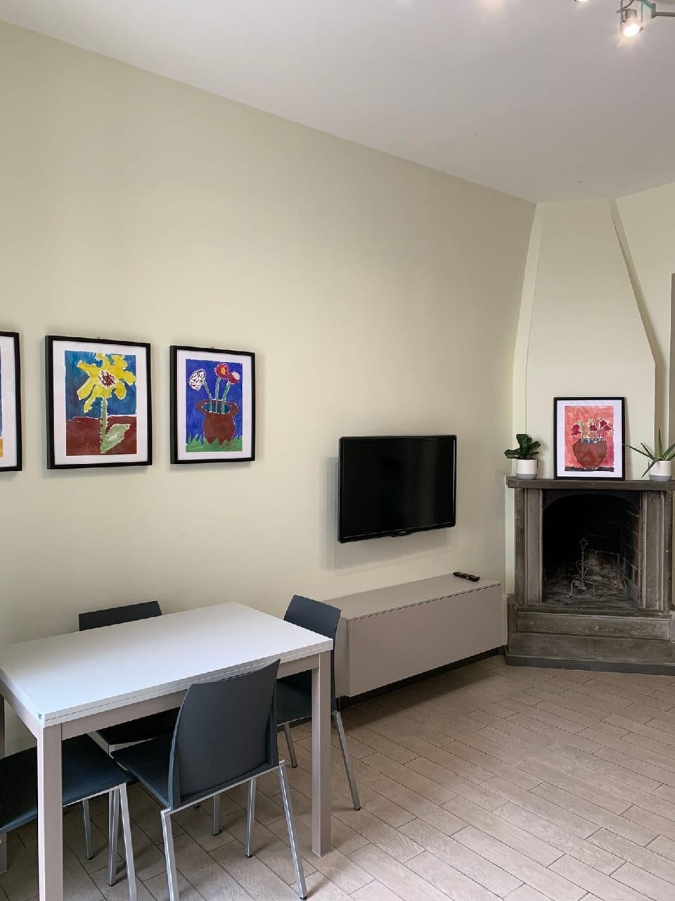 Scala Family Home with Garden Apartment in Florence
