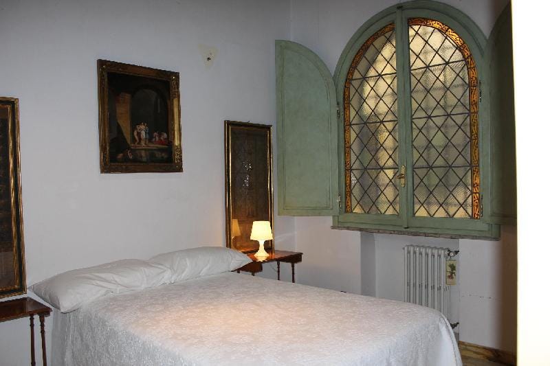 CORONARI: CHARM AND ANTIQUITY IN THE HEART OF ROME Apartment in Rome