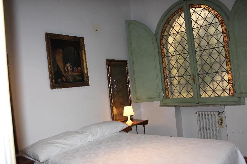 CORONARI: CHARM AND ANTIQUITY IN THE HEART OF ROME Apartment in Rome