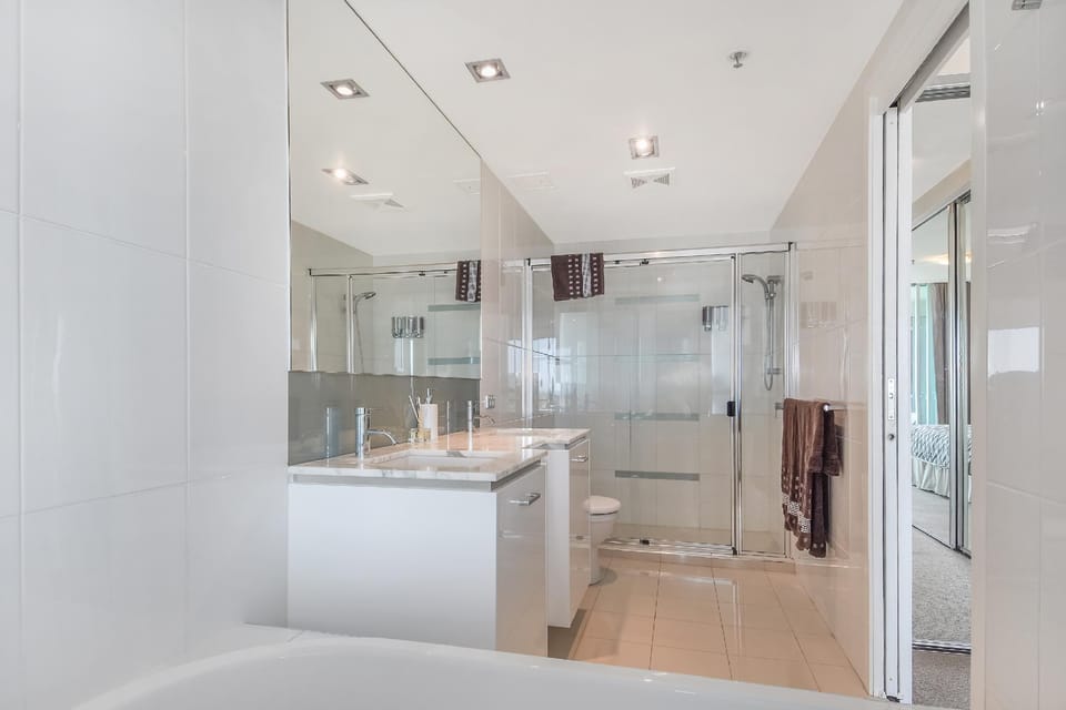 Aqua 5-Star Luxury Apartment by the Sea Apartment in Main Beach