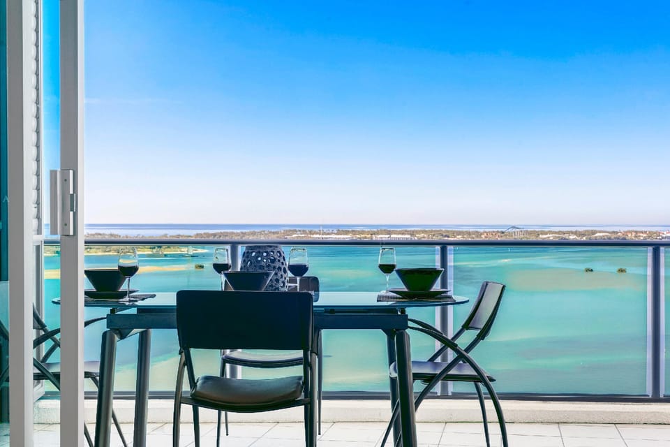 Aqua 5-Star Luxury Apartment by the Sea Apartment in Main Beach