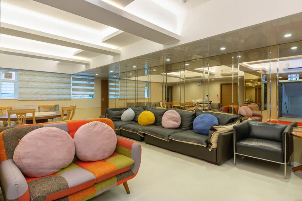 Whole Sunshine International Guesthouse Bed and Breakfast in Hong Kong