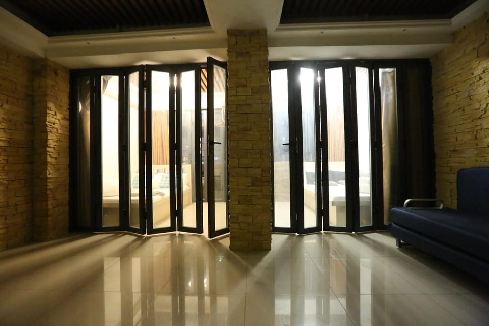 T1C  Cozy Apt  2 bedrooms, open kitchen, 2 Balcony Apartment in Hong Kong