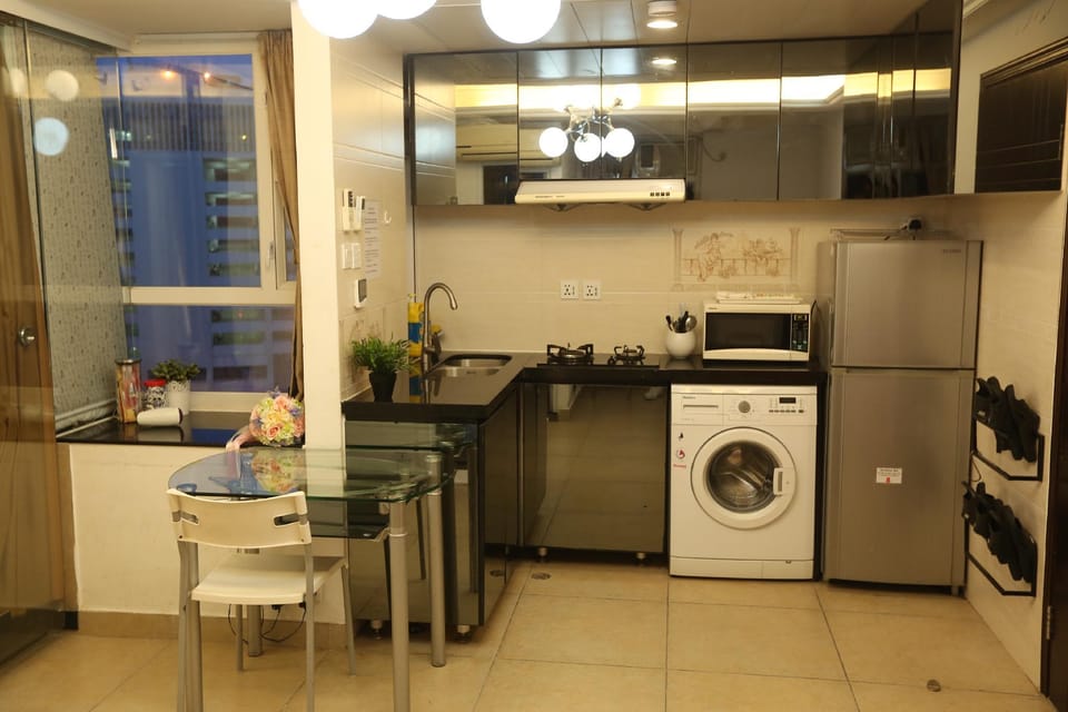 B095-Cozy Apartment , 2 bedrooms w/t open kitchen Apartment in Hong Kong