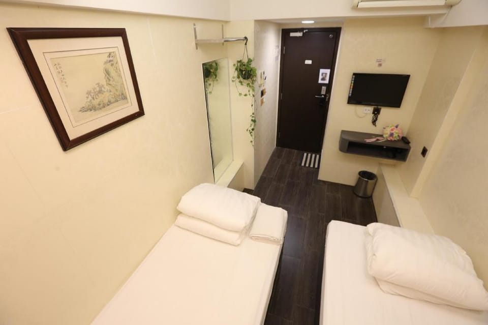 1501 - Cute Room, one bed room, open area kitchen Apartment in Hong Kong