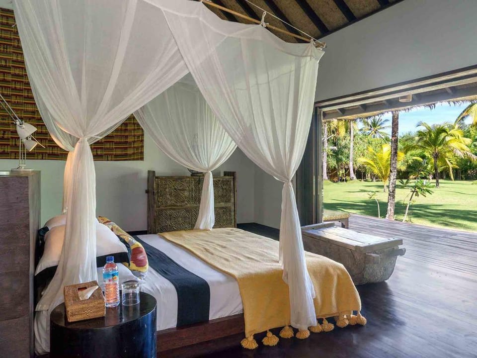 Sira Beach House by Elite Havens Villa in Pemenang