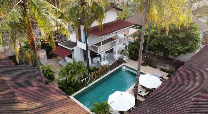 White Coconut Resort Hotel in Pemenang