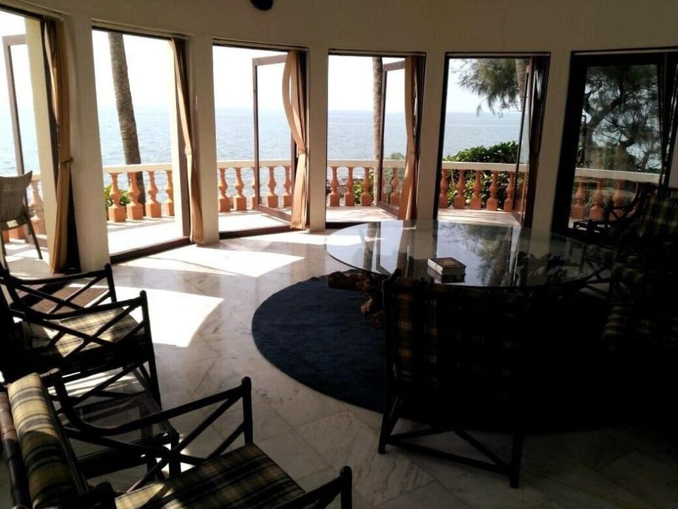 THE OUTRIGGER - Exclusive 2 BR Beachfront Villa Villa in Kozhikode