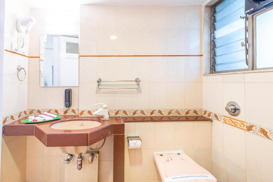 Airy 2 Bedrooms near Bandra Kurla Complex  Vacation rental in Mumbai