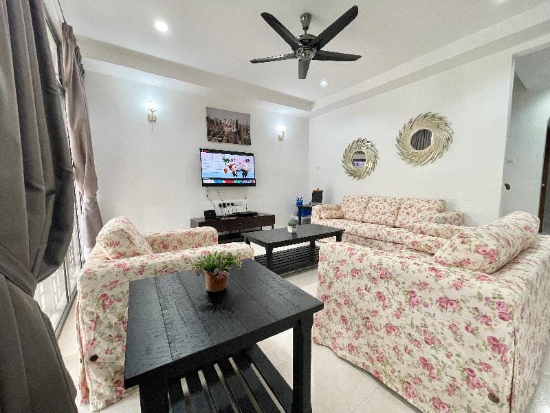 Cozy Crystal Villa ☀ Family Getaway | Netflix, 4BR Vacation rental in Kedah
