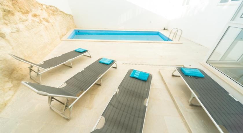 3 bedroom apartment with use of pool Apartment in Malta