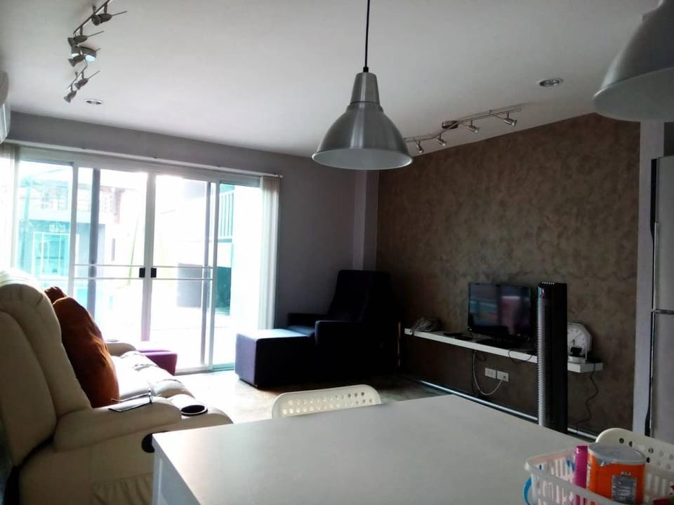 First House ofHappiness KhaoYai 2adults per 1 room Villa in Laos