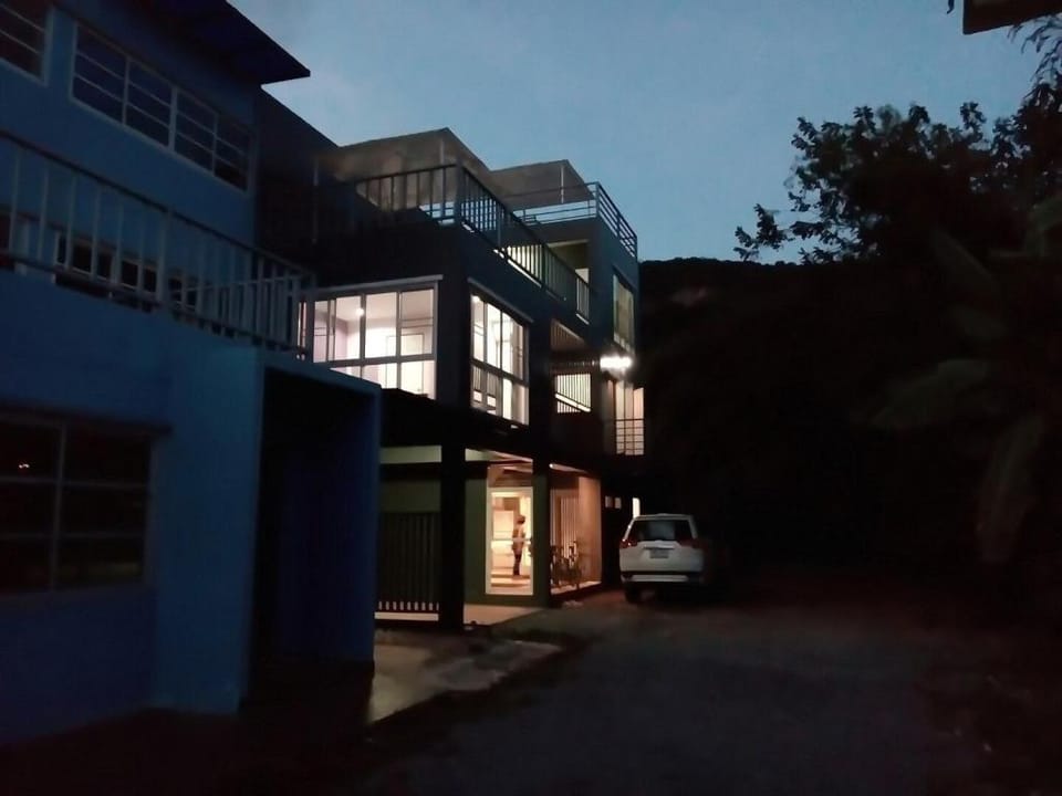 First House ofHappiness KhaoYai 2adults per 1 room Villa in Laos