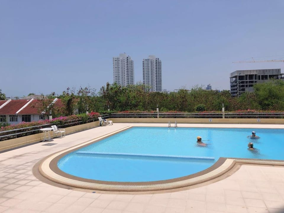 海滩公寓（下楼只需步行2分钟） Apartment in Hua Hin District