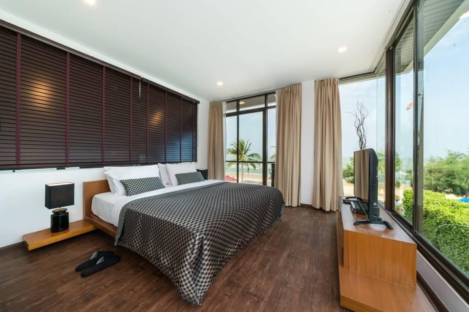Modern 8 bedroom Beachfront Villa Combo Villa in Prachuap Khiri Khan, Thailand