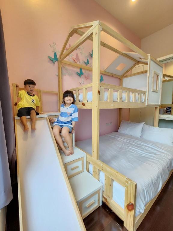 Gangster Kids Pool Villa [WE by Sirin Pool Villa] Villa in Nong Kae