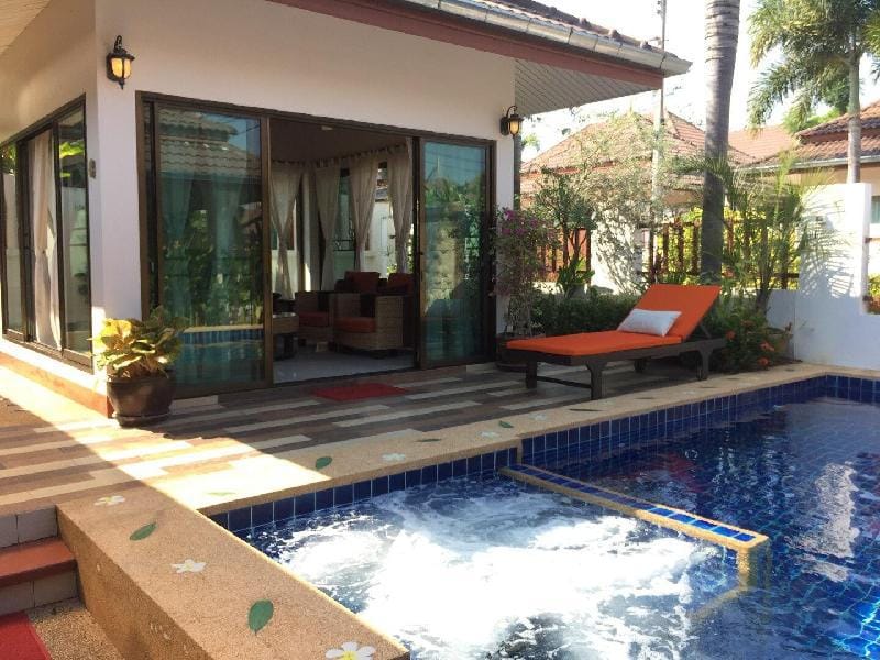 Mojo-M Premium Pool Villa in Hua Hin (3 +1 BR) Villa in Nong Kae